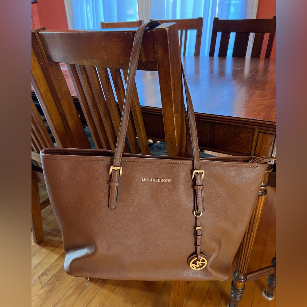 Michael Kors Quinn Large Pebbled Leather Tote Bag Camel - includes tote